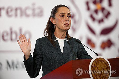 3일(현지시간) 기자회견 하는 클라우디아 셰인바움 멕시코 대통령[멕시코시티 로이터=연합뉴스. 재판매 및 DB 금지]