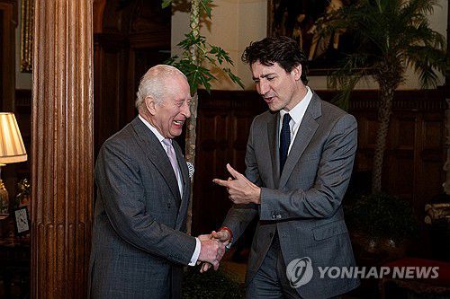 3일(현지시간) 샌드링엄에서 트뤼도 캐나다 총리 만난 찰스 3세[로이터 연합뉴스]