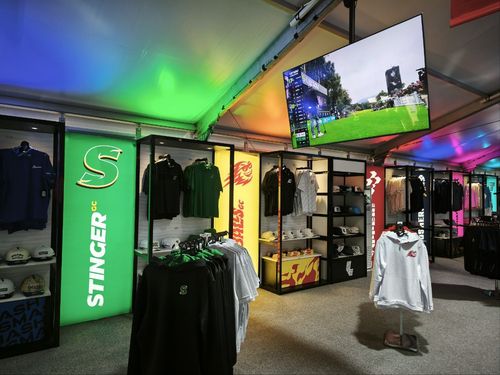 대회장 안에 설치된 기념품 매장.[촬영= 김동찬]