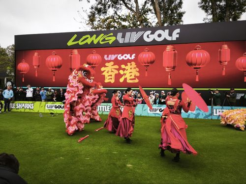 1번 홀 티샷 구역에서 진행된 홍콩 전통 공연.[촬영=김동찬]