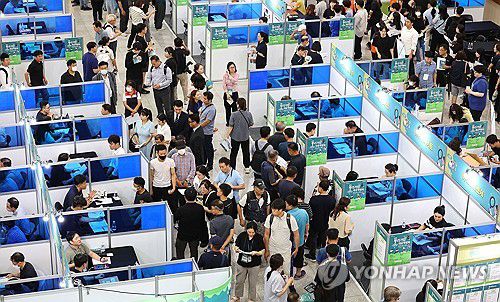 인천시청에서 열린 채용박람회[연합뉴스 자료사진]