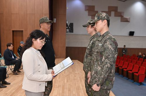 해군 1함대의 특별한 전역식…동해시장 표창 [해군 1함대 제공. 재판매 및 DB 금지]