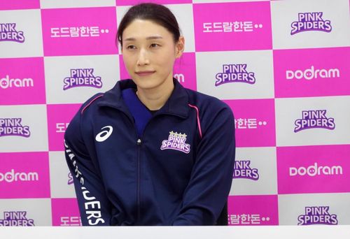 인터뷰하는 흥국생명의 김연경[이동칠 촬영]