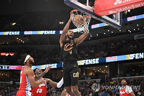 클리블랜드 모블리의 덩크[Mandatory Credit: Matthew Smith-Imagn Images/로이터=연합뉴스]