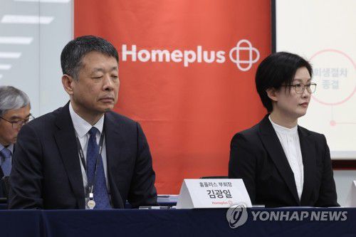 회생절차 관련 기자간담회 하는 홈플러스(서울=연합뉴스) 임화영 기자 = 김광일·조주연(오른쪽) 홈플러스 공동대표가 14일 서울 강서구 홈플러스 본사에서 열린 기업 회생절차(법정관리) 관련 기자간담회에 참석해 있다. 2025.3.14 hwayoung7@yna.co.kr