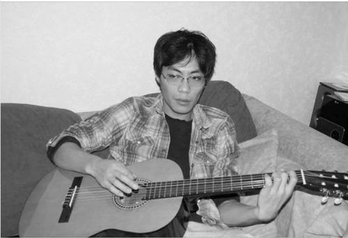 기타치는 장성탄 씨, 건강할 때 모습[아내 로리안 제공]