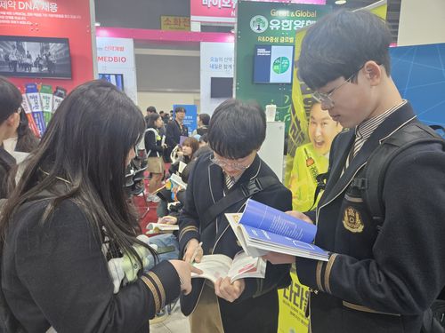대한민국 채용박람회(서울=연합뉴스) 김은경 기자 = 19일 서울 서초구 aT센터에서 '2025 대한민국 채용박람회'가 열리고 있다. 2025.3.19 mon@yna.co.kr