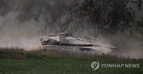 가자지구의 이스라엘군 탱크(UPI 연합뉴스) 18일(현지시간) 가자지구 남부에서 이스라엘군 탱크가 기동하고 있다. 2025.3.19 photo@yna.co.kr