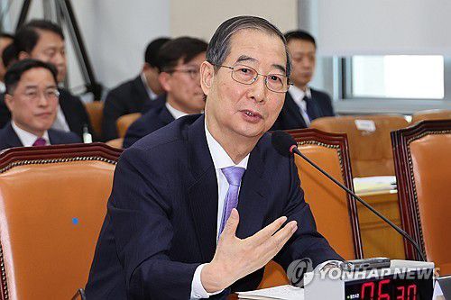 답변하는 한덕수 총리(서울=연합뉴스) 김주성 기자 = 한덕수 국무총리가 지난달 25일 서울 여의도 국회에서 열린 '윤석열 정부의 비상계엄 선포를 통한 내란 혐의 진상규명 국정조사 특별위원회' 5차 청문회에서 위원 질문에 답하고 있다. 2025.2.25 utzza@yna.co.kr