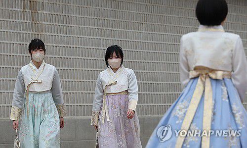 미세먼지에 마스크[연합뉴스 자료사진]