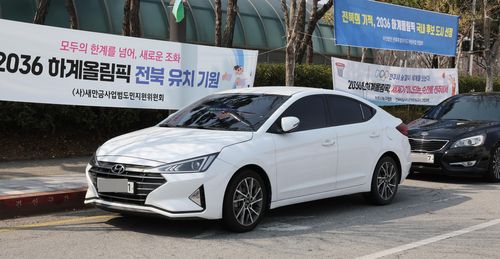 차량 2부제 시행된 24일…전북도청 앞에 불법 주정차 된 홀수 차량[촬영 나보배]