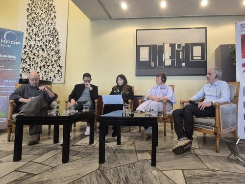 주한프랑스대사관 '아뜰리에 K팝 콘퍼런스'왼쪽부터 벤 링 프랑스음악진흥원 매니저, 정효원 앰플리파이드 대표, 심은지 JYP퍼블리싱 대표, 프랑스 작곡가 파피 퓌제, 레슬리 뒤베스트 프랑스 인디레이블 '앙 플랑 상플' 대표 [리웨이뮤직앤미디어 제공. 재판매 및 DB 금지]