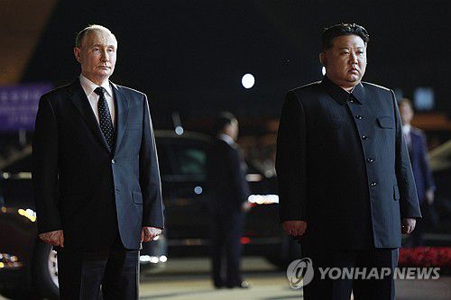 블라디미르 푸틴 러시아 대통령과 김정은 북한 국무위원장[EPA/크렘린풀 연합뉴스 자료사진. 재판매 및 DB 금지]