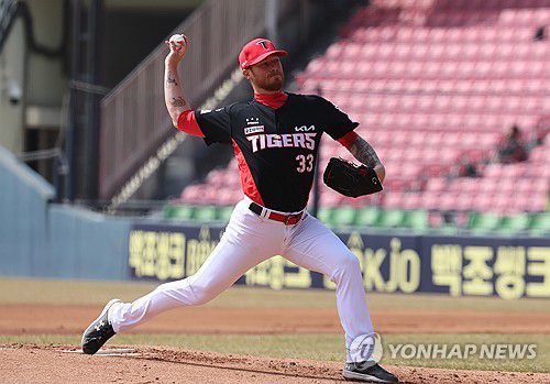 역투하는 올러(서울=연합뉴스) 이정훈 기자 = 13일 서울 잠실야구장에서 열린 2025 프로야구 KBO리그 KIA 타이거즈와 두산 베어스의 시범경기. KIA 선발투수 올러가 역투하고 있다. 2025.3.13 uwg806@yna.co.kr