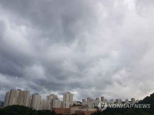 구름 많은 하늘[연합뉴스 자료사진]