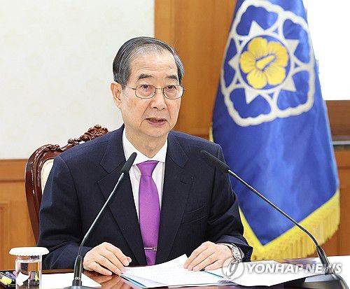 치안관계장관회의 주재하는 한덕수 권한대행(서울=연합뉴스) 홍해인 기자 = 한덕수 대통령 권한대행 국무총리가 25일 정부서울청사에서 열린 치안관계장관회의를 주재하고 있다. 2025.3.25 [대통령실통신사진기자단] hihong@yna.co.kr