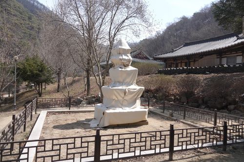 방염포를 씌운 고운사 석탑[국가유산청 제공. 재판매 및 DB 금지]