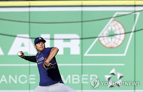 투구 훈련 중인 오타니[AP=연합뉴스 자료사진]