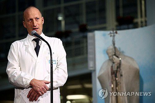 교황 의료팀장인 세르조 알피에리 로마 제멜리 병원 외과과장[로이터 연합뉴스 자료사진. 재판매 및 DB 금지]