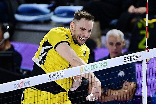 공격하는 KB손보의 비예나[한국배구연맹 제공. 재판매 및 DB 금지]