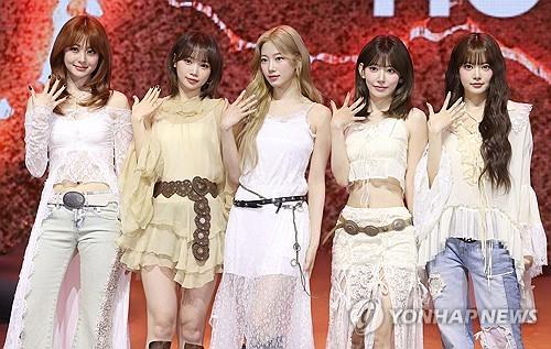 '핫' 발매한 르세라핌[연합뉴스 자료사진. 재판매 및 DB 금지]