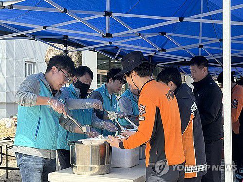 KT, 산청 산불진화 소방대에 4천명분 밥차 지원[KT 제공. 재판매 및 DB 금지] youngkyu@yna.co.kr
