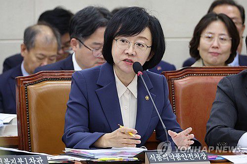 답변하는 오유경 식약처장[연합뉴스 자료사진. 재판매 및 DB 금지]