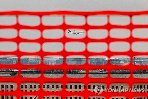 건설현장의 울타리 너머로 본 미 국방부 청사[AFP 연합뉴스 자료사진. 재판매 및 DB 금지]