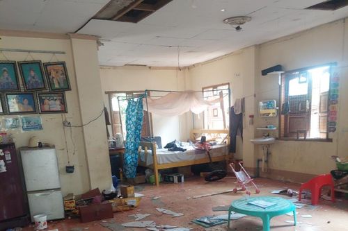 파손된 주택지난 28일 미얀마를 강타한 지진으로 네피도의 한 주택 천장이 무너진 모습. [미얀마 교민 홍순범 씨 제공. 재판매 및 DB 금지]