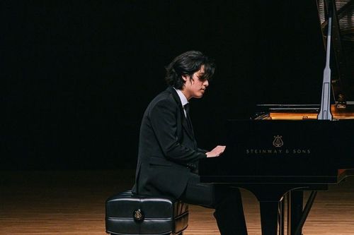 임윤찬 피아노 리사이틀30일 통영국제음악당 콘서트홀에서 열린 리사이틀에서 피아니스트 임윤찬이 연주하고 있다. 2025.03.30. [ⓒSungchan Kim. 통영국제음악재단 제공. 재판매 및 DB금지]