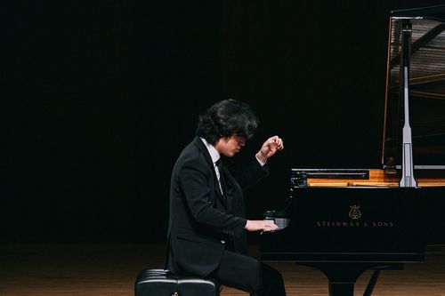 임윤찬 피아노 리사이틀30일 통영국제음악당 콘서트홀에서 열린 리사이틀에서 피아니스트 임윤찬이 연주하고 있다. 2025.03.30. [ⓒSungchan Kim. 통영국제음악재단 제공. 재판매 및 DB금지]