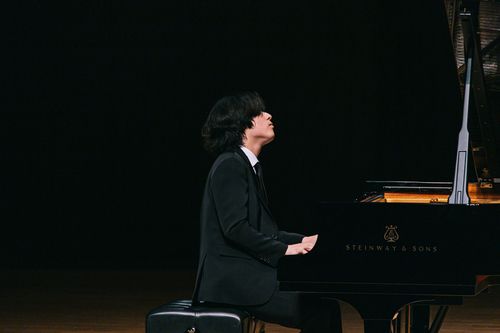 임윤찬 피아노 리사이틀30일 통영국제음악당 콘서트홀에서 열린 리사이틀에서 피아니스트 임윤찬이 연주하고 있다. 2025.03.30. [ⓒSungchan Kim. 통영국제음악재단 제공. 재판매 및 DB금지]