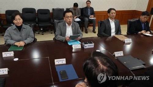 최상목 부총리, 긴급현안 경제장관 간담회(서울=연합뉴스) 한상균 기자 = 최상목 부총리 겸 기획재정부 장관이 30일 정부서울청사에서 긴급현안 관련 경제관계 장관 간담회를 하고 있다. 2025.3.30 xyz@yna.co.kr