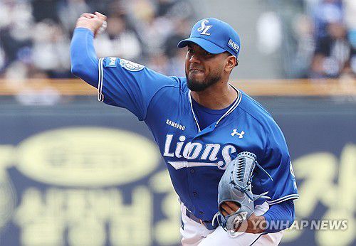 삼성 선발로 나선 레예스(서울=연합뉴스) 김성민 기자 = 30일 서울 잠실야구장에서 열린 프로야구 2025 신한 SOL 뱅크 KBO리그 삼성 라이온즈와 두산 베어스의 경기. 1회말 삼성 선발 투수 레예스가 역투하고 있다. 2025.3.30 ksm7976@yna.co.kr