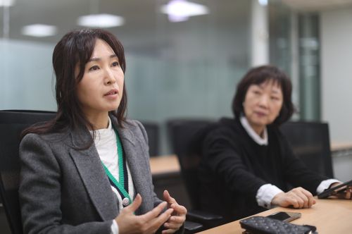 연합뉴스와 인터뷰 중인 배진시 대표와 권희정 소장(오른쪽)[진성철 기자 촬영]