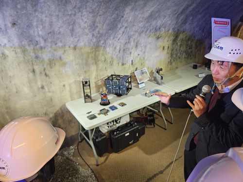 달 탐사용 큐브위성 설명하는 방효충 KAIST 교수(오른쪽)[촬영 조승한]