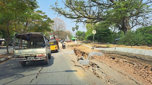 파괴된 도로(만달레이=연합뉴스) 박의래 특파원 = 31일 미얀마 만달레이 시내 도로가 유실된 모습. 2025.3.31. laecorp@yna.co.kr