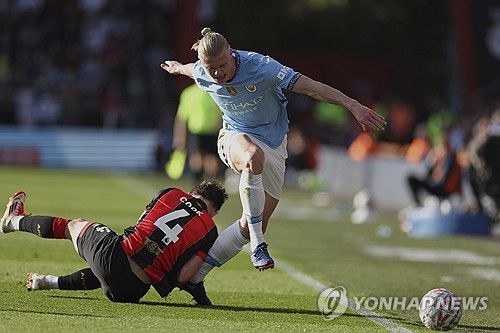 발목을 다치는 맨시티의 엘링 홀란[AP=연합뉴스]