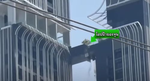 끊어지는 구름다리 건너는 권영준 씨 모습[타이랏TV 유튜브 캡처. 재배포 및 판매 금지]