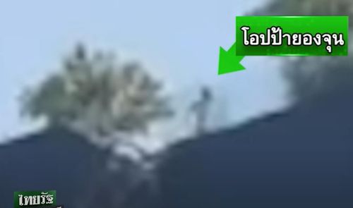 갈라진 구름다리 건너는 권영준 씨 모습[타이랏TV 유튜브 캡처. 재배포 및 판매 금지]