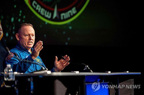 31일(현지시간) 기자회견에서 답변하는 NASA 우주비행사 부치 윌모어[AFP=연합뉴스. 재판매 및 DB 금지]
