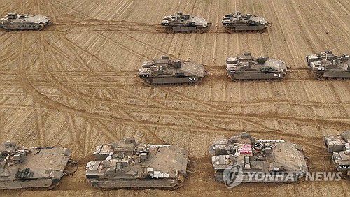 레바논에 배치됐던 이스라엘 전차부대[로이터 연합뉴스 자료사진/이스라엘 국방부 제공]