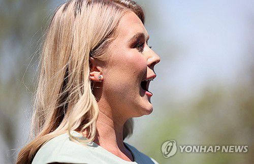 31일(현지시간) 취재진 앞에 선 백악관 대변인[워싱턴 로이터=연합뉴스. 재판매 및 DB 금지]