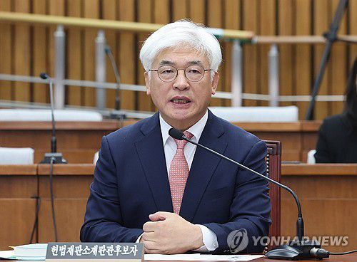 답변하는 마은혁 헌법재판관 후보자(서울=연합뉴스) 김주성 기자 = 마은혁 헌법재판관 후보자가 지난해 12월 23일 오전 서울 여의도 국회에서 열린 인사청문회에서 위원 질의에 답하는 모습 [연합뉴스 자료사진]