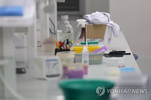 다시 학생들로 가득찰 그날을 기다리며(서울=연합뉴스) 김도훈 기자 = 정부가 정한 의대생 복귀 시한인 31일 서울 성북구 고려대 의대 실습실 모습. 2025.3.31 superdoo82@yna.co.kr