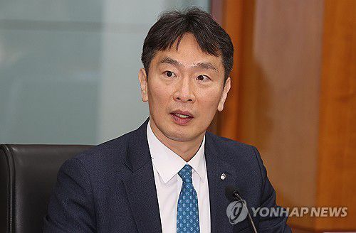 인사말하는 이복현 금감원장(서울=연합뉴스) 류효림 기자 = 이복현 금융감독원장이 5일 서울 여의도 금융투자협회에서 열린 금융감독원장 - 증권회사 CEO 간담회에서 인사말을 하고 있다. 2025.3.5 ryousanta@yna.co.kr