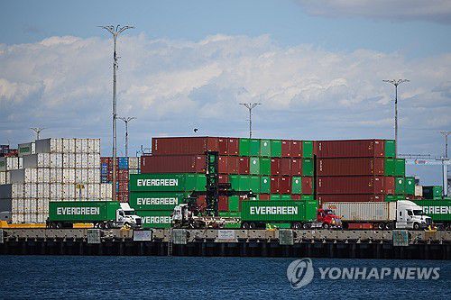 로스앤젤레스 항구에 선적된 무역 화물[EPA=연합뉴스]