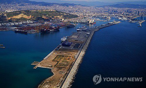 스페인 항구의 화물선들[로이터 연합뉴스]