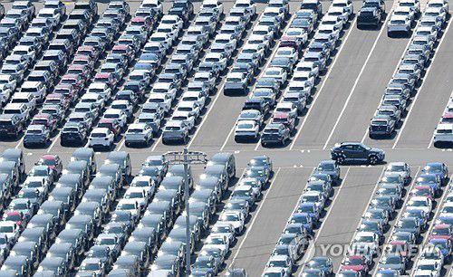 수출 기다리는 자동차[연합뉴스 자료사진]