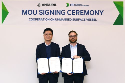 주원호 HD현대중공업 특수선사업대표(왼쪽)와 브라이언 쉼프 안두릴 최고경영자[HD현대 제공. 재판매 및 DB 금지]